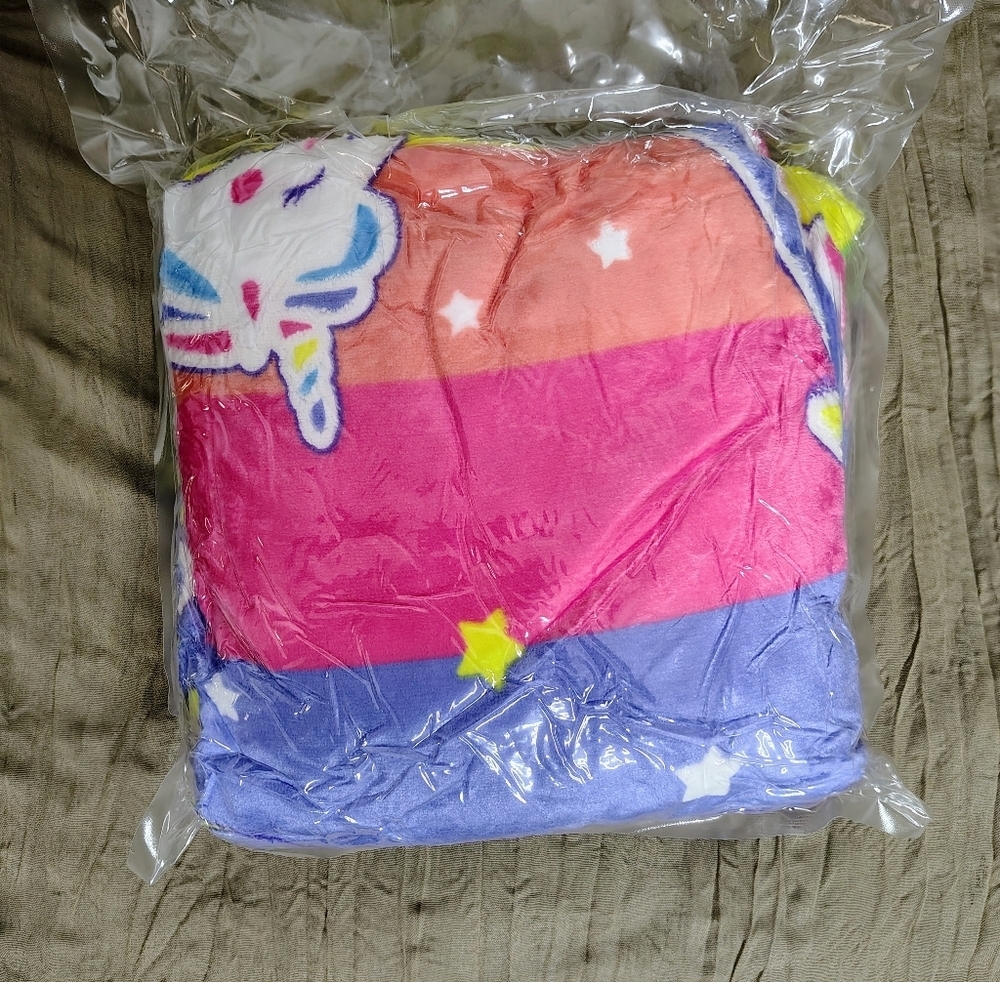 Girls Premium Flannel Throw Blanket Colorful Unicorn Glow-in-the-Dark - Picture 8 of 11